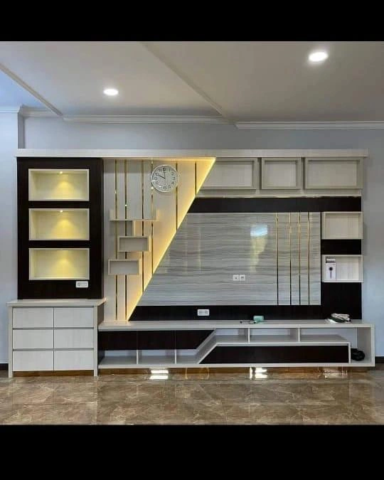 Backdrop TV Display Kaca Diagonal