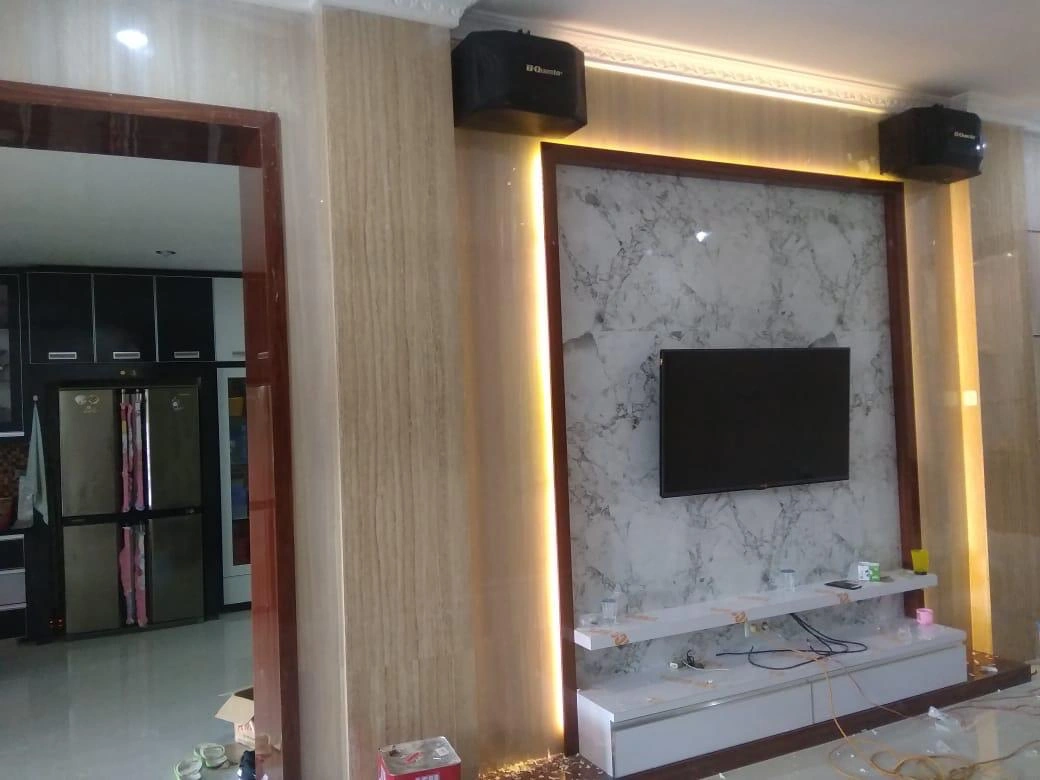 Backdrop TV Marmer & Lis Kayu