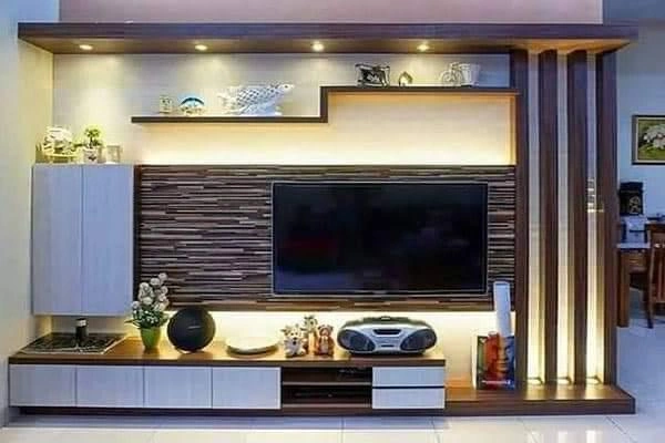 Backdrop TV Panel Kayu Lis & Rak Display