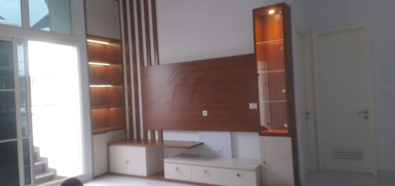 Rak TV Melayang & Lemari Display